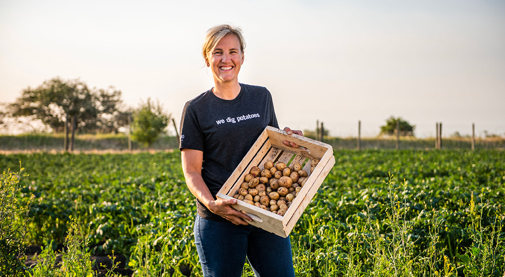 Fresh from Fraserland Organics – Meet Farmer Shelly Harris